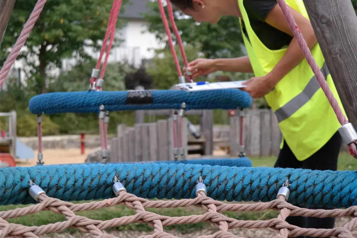Sachkundiger für Kinderspielplätze und Spielplatzgeräte nach DIN EN 1176