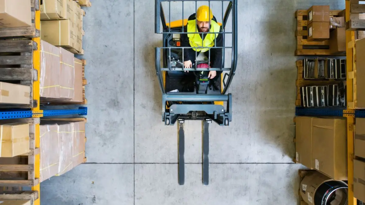 ITC Thema des Monats bild für 2025 Juni | Einsatz von Arbeitsbühnen auf Gabelstaplern