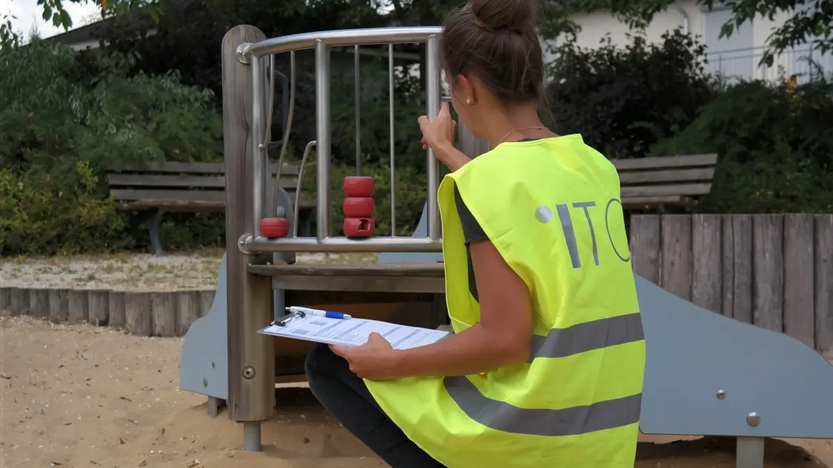 Auffrischungsschulung FLL/BSFH-zertifizierte*r „Qualifizierte*r Spielplatzprüfer*in“ nach DIN 79161 – Sicherheit auf Spielplätzen bei ITC Graf