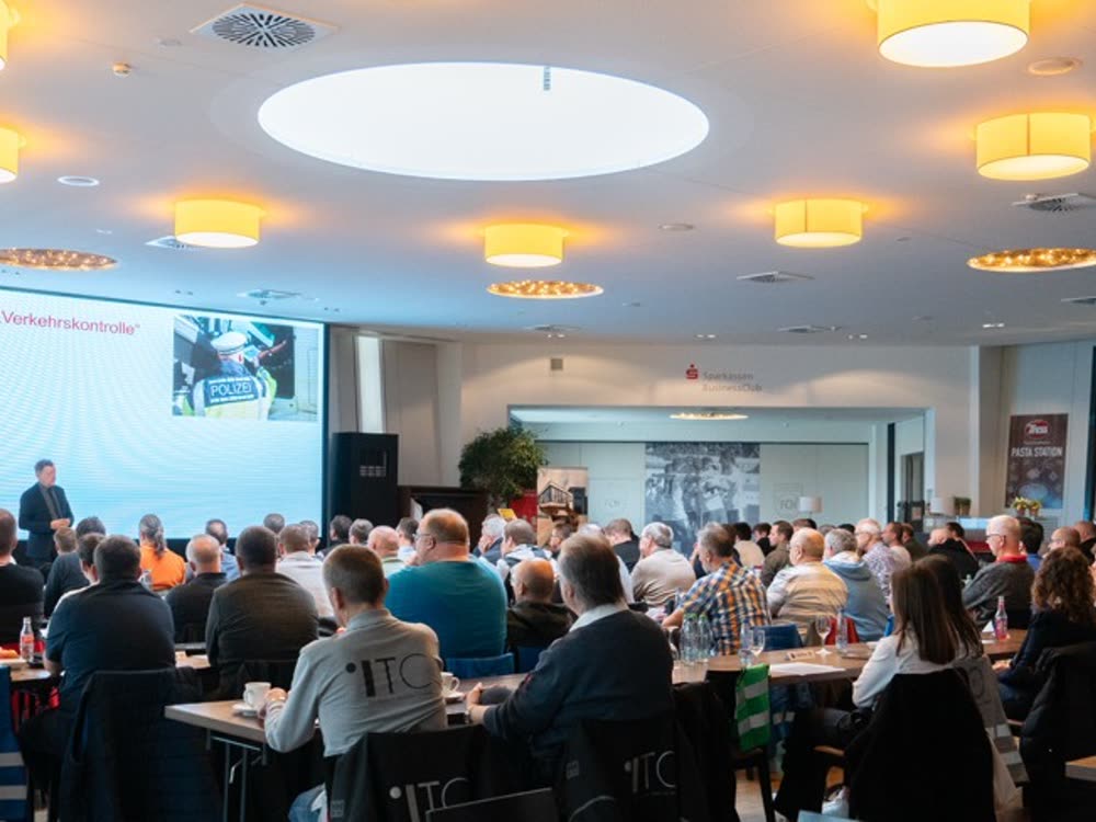 Fachvorträge im Saal der VOITH Arena